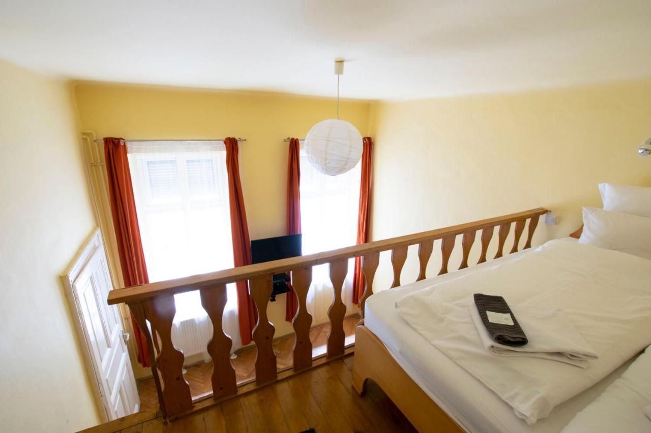 Standard By Hi5 - Sofie's * Budapest